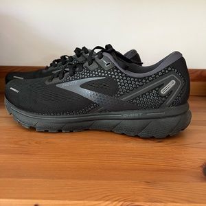 Brooks Ghost 14 running shoes. Men’s 10.5